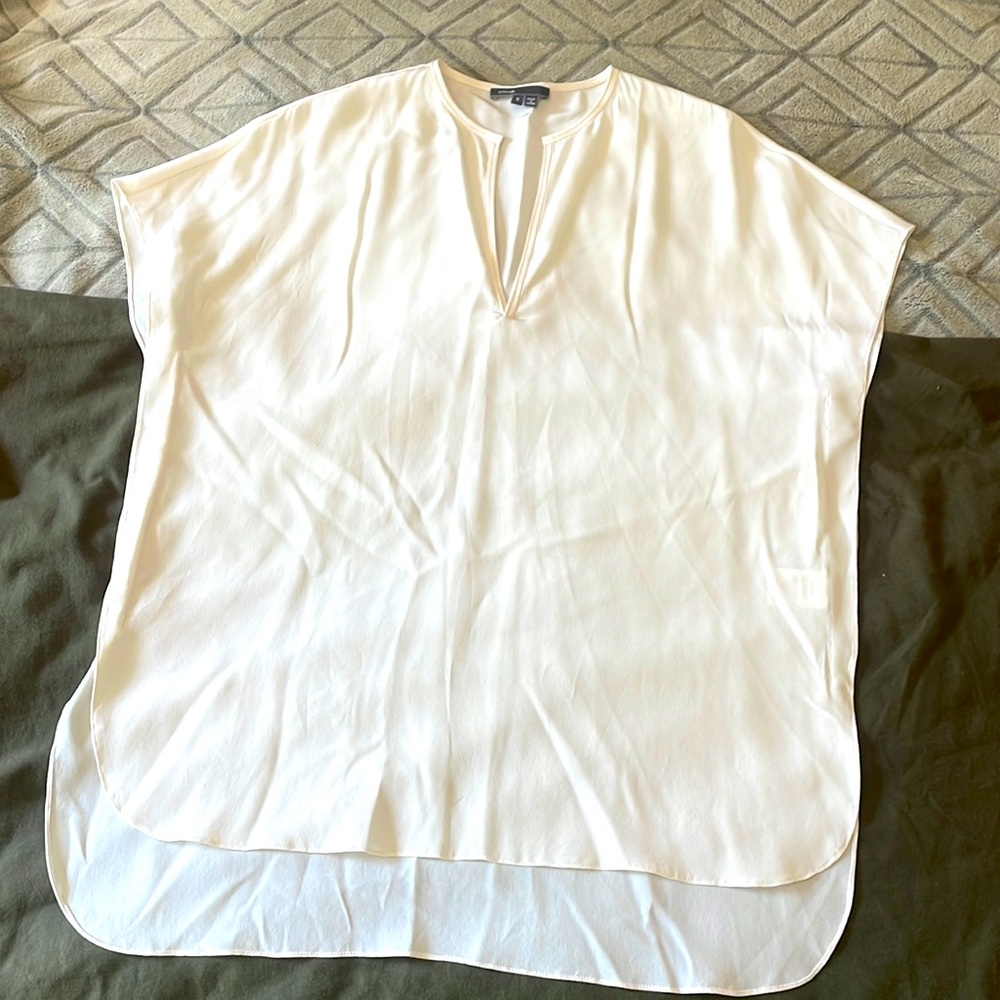 Vince. 100% silk blouse